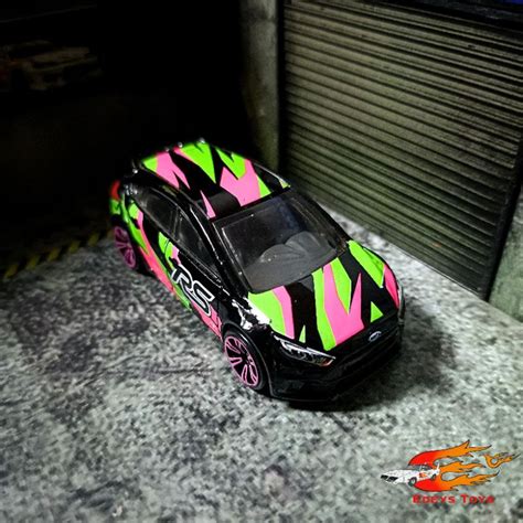 Jual HOT WHEELS NEON SPEEDERS FORD FOCUS RS Shopee Indonesia