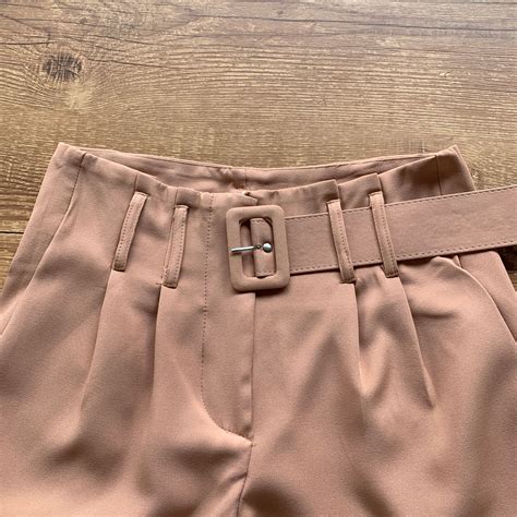 Calça Alfaiataria Slim Pences e Cinto Nude DONDOCA Dondoca Moda Feminina