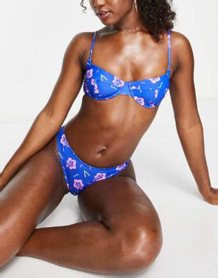 Conjunto De Bikini Y Toalla Con Estampado De Flores Tropicales De South Beach Asos