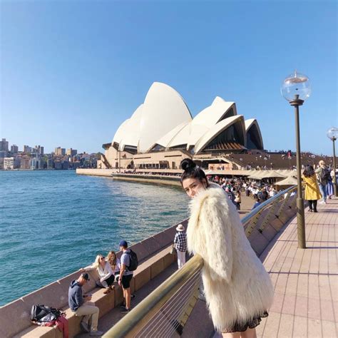 Nhan sắc của hot girl được mệnh danh phù thuỷ xinh nhất màn ảnh Báo Tri thức và Cuộc sống