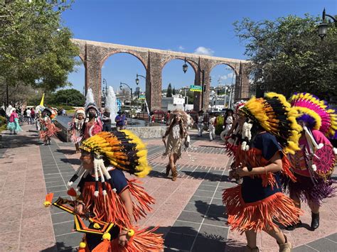 Danzan en los Arcos por Ebrard Plaza de Armas Querétaro