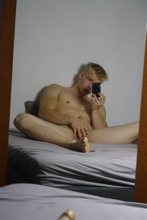 Happy Weekend Nudes Gayporn NUDE PICS ORG