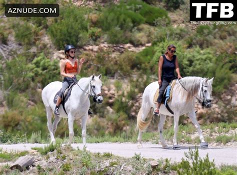 Emma Watson Sexy Seen Flaunting Her Hot Figure Wearing A Crop Top