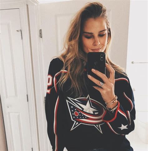 Hot Sexy Alisa Znarok Bikini Pics