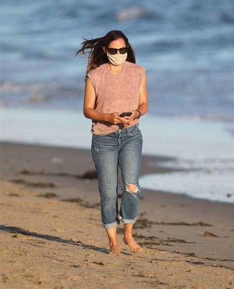 Jennifer Garner Out Walking On The Beach In Malbiu 08062020 Hawtcelebs