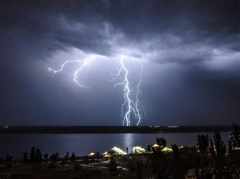 6 Weird Facts About Lightning Strikes | Reader's Digest