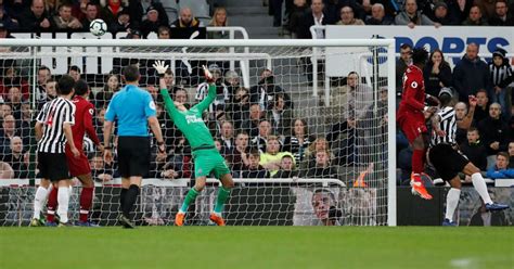 Liverpool Geeft Twee Keer Voorsprong Weg Maar Ontsnapt En Houdt