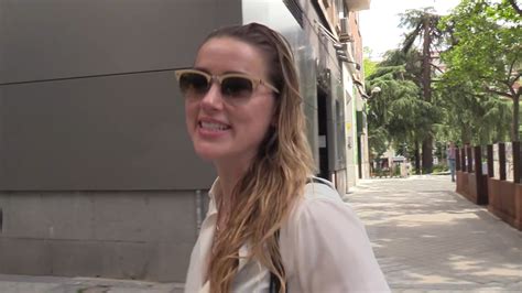 Amber Heard Diz Que Est Muito Feliz Morando Na Espanha Falando