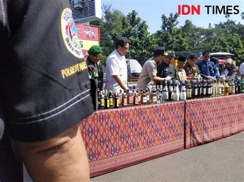 Polresta Mataram Sita Ribuan Botol Miras Dari THM Dan Warung