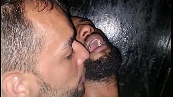 Depois da balada bateu tesão e levamos amigo pra comer nas cabines FULL RED XVIDEOS