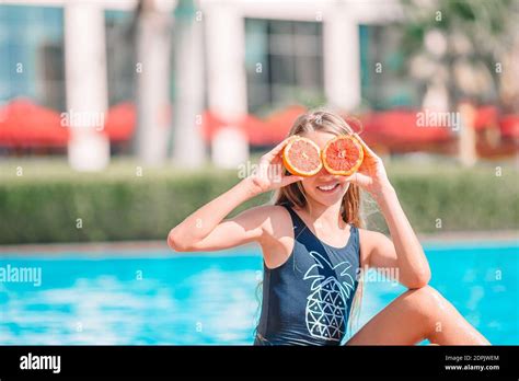 Portrait De Fille Ans Bikini Banque De Photographies Et Dimages Haute R Solution Alamy