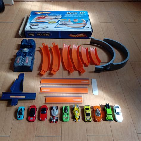 Hot Wheels Starter Set Track And Hot Wheels Cars Hobbies Toys Toys Games On Carousell