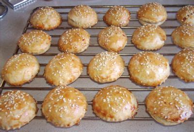 Пирожки с мясом : Выпечка несладкая