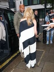 Kylie Minogue Nude Page 4