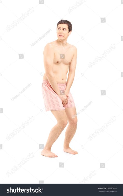 fotos de Scared naked man Fotos imágenes y otros productos fotográficos de stock