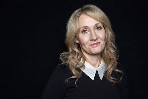 La vida de J K Rowling la escritora que hizo historia a través de su obra