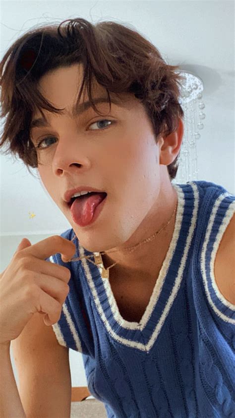 Pin su Antonıo Smaniotto Ragazze Ragazzi gay Belle ragazze