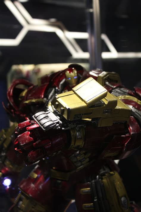 實拍 Hot Toys 復仇者聯盟奧創紀元War Machine Mark 2 HulkBuster 1 6 珍藏人偶 Toys
