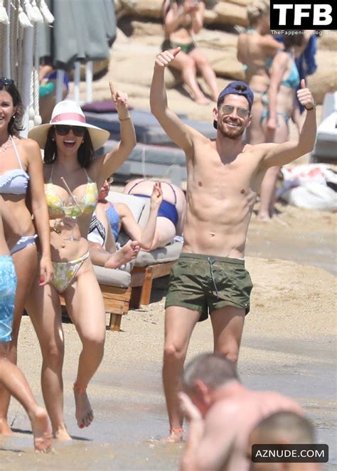 Catherine Harding Sexy Seen Showcasing Her Hot Bikini Body At The Beach With Jorginho In Greece