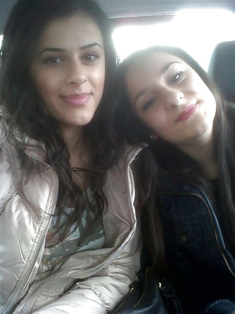 Niedliche Brünette Teenager Mit Schönen Kleinen Titten Porno Bilder Sex Fotos XXX Bilder