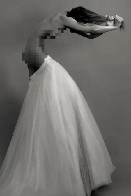 19 Intimate Nude Wedding Photos To Treasure Them Forever