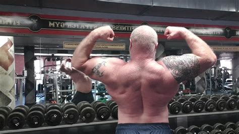 Hot Musclebull Flexing Video ThisVid