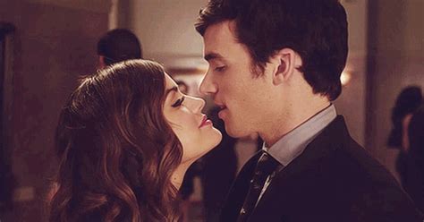 11 Signs That Aria Is Not Over Ezra On 'Pretty Little Liars'