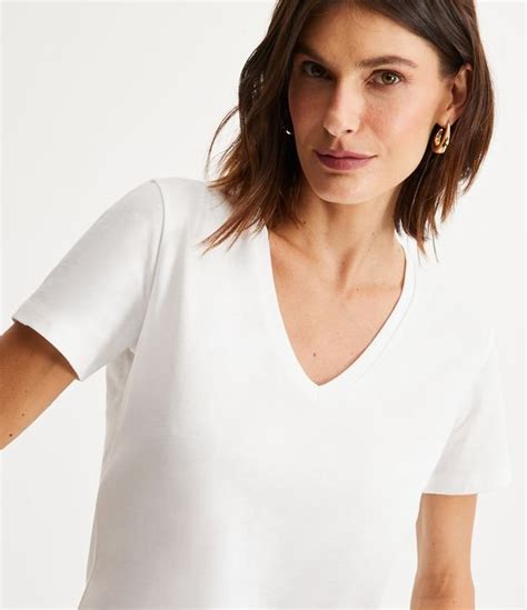 Blusa Básica Manga Curta em Algodão Decote V Branco