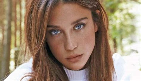 María Pedraza presume su escultural figura luciendo un bellísimo bikini