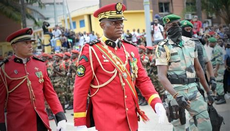 Le général Brice Clotaire Oligui Nguema assiste à l installation du