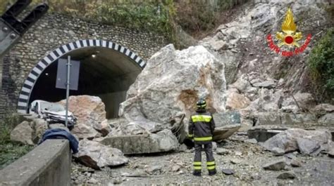 Italia devastante boato e poi il crollo improvviso La frana è stata