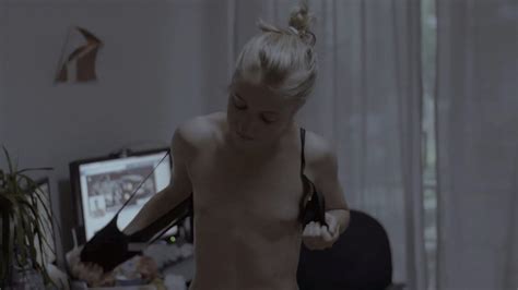 Naked Maude Benjamin In Cassandre