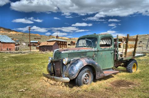 Abandoned Truck This Abandoned Pickup Truck Rusts Quietly Flickr