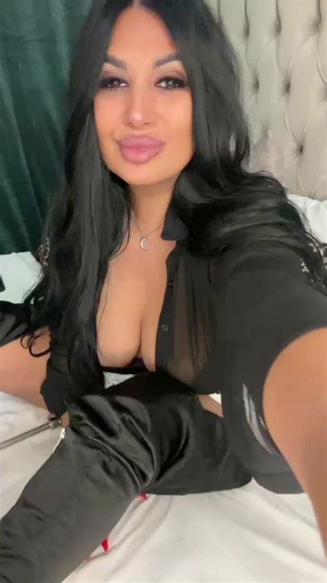 Stunning Brunette Webcam Video