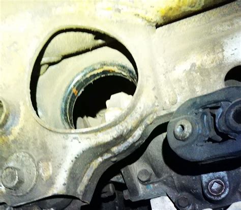 Левый задний сайлентблок заднего редуктора — Suzuki Grand Vitara (2G ...