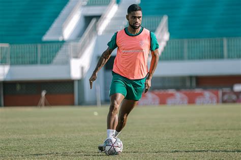 Photo Gallery Official Training PSS Vs Persebaya Jum At 26 Agustus