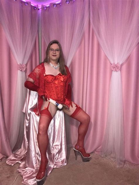 Joanie A Mature Tv Models Her Red Fredericks Corset Foto Ashemaletube