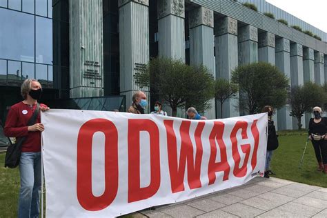 Obywatele RP przed Sądem Najwyższym w Warszawie Sąd Najwyższy wybiera