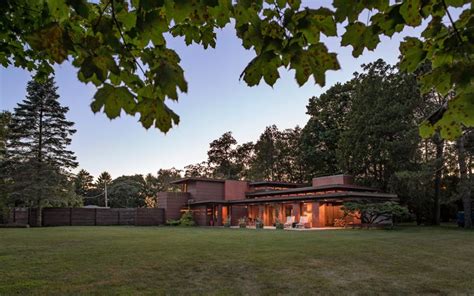 There S A Frank Lloyd Wright Home In This Tiny Wisconsin Town — And You Can Stay There