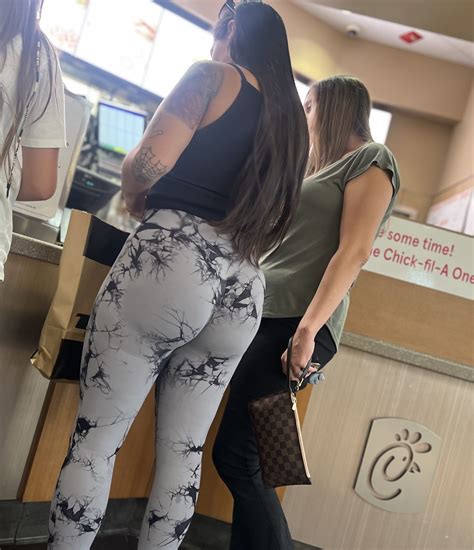 Another Tatted Milf But With Cake Oc Spandex Leggings Yoga Pants Forum