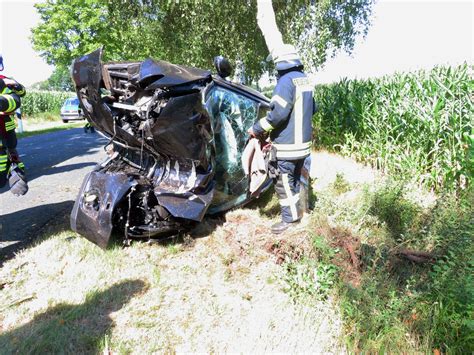 Pol Std Zwei Schwer Verletzte Autoinsassen Bei Unfall In Bossel