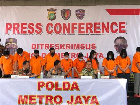 Polda Metro Jaya Bongkar Kasus Pinjol Ilegal Dan 11 Orang Jadi