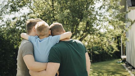 Coppie gay il figlio avrà la pensione del secondo papà la Repubblica