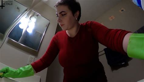 Giantess Cleans Bathroom VR Porn Video VRPorn