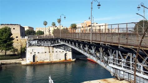 Taranto Apertura Ponte Girevole 7 Dicembre 2018 YouTube