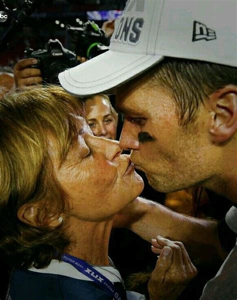 Tom Brady Giving His Mum A Super Bowl 49 Victory Kiss New England