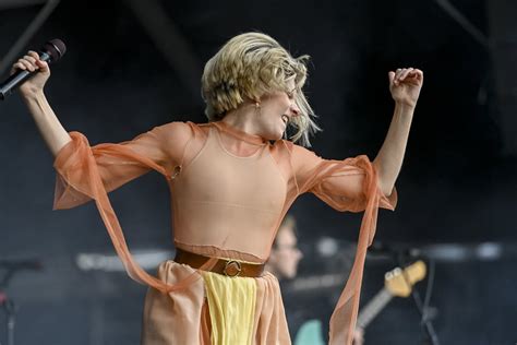 En Images Aurora Luidji Nomenklat R John Lord Fonda Bakala Band