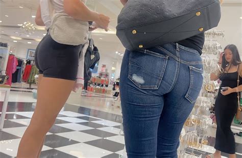 Blonde In Tight Black Shorts Spandex Leggings Yoga Pants Forum