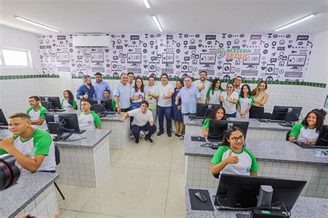 Inauguração do Ceti Pedro Mariano de Freitas em assentamento de Buriti