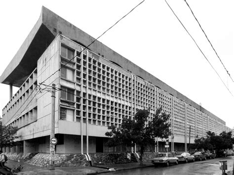 Galería de Clásicos de Arquitectura: Colegio Manuel Belgrano / Bidinost